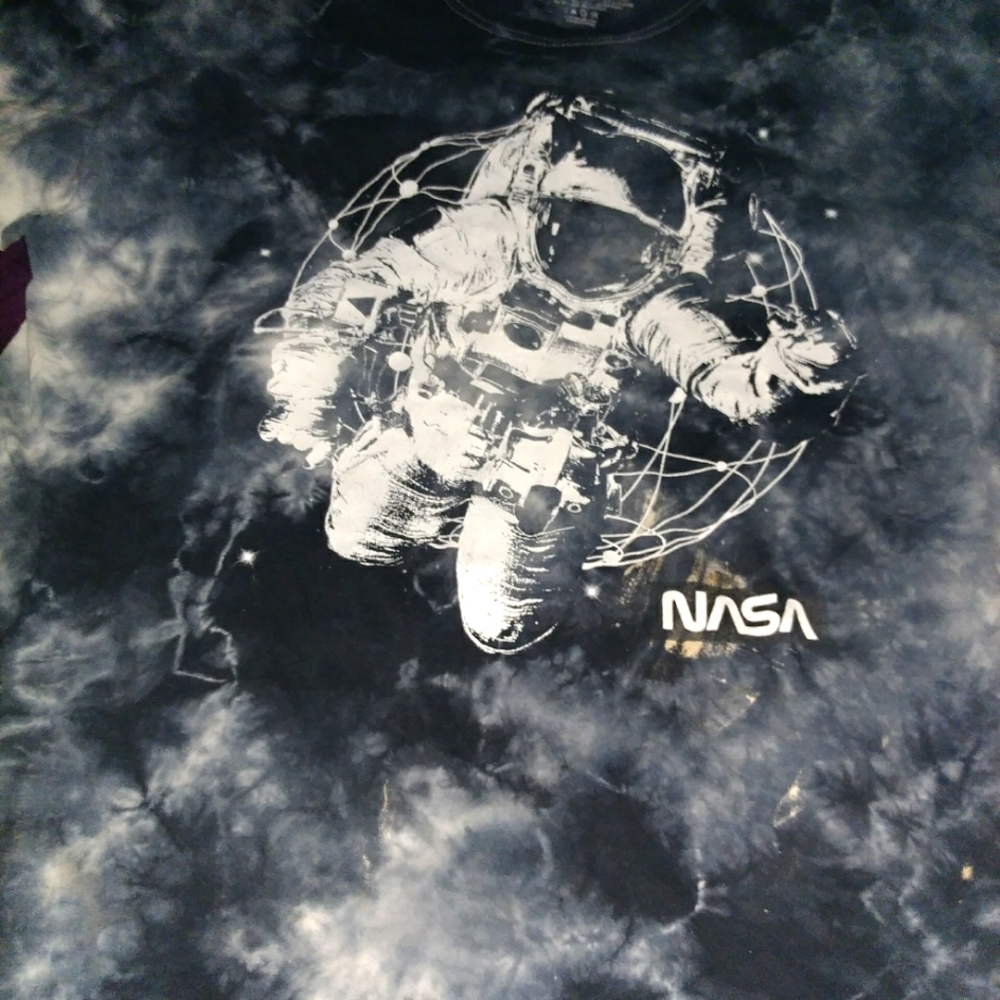 Tee shirt large